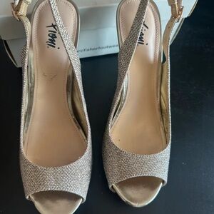 FIONI Clothing Gold Peep-Toe Slingback Heels